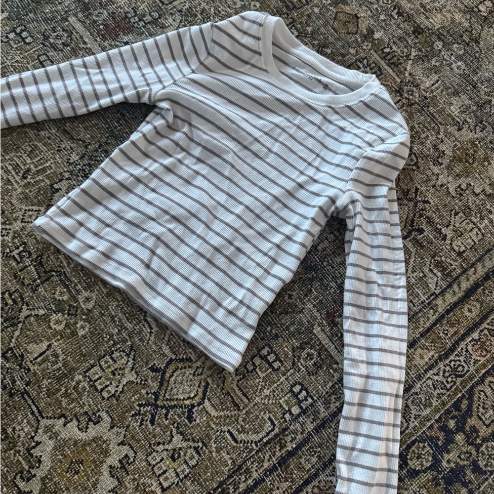 Abercrombie & Fitch White and Gray Striped Long Sleeve Tee